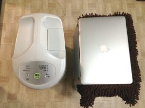 MacBookAirとコロナ製衣類乾燥除湿機