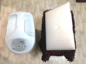 MacBookAirとコロナ製衣類乾燥除湿機